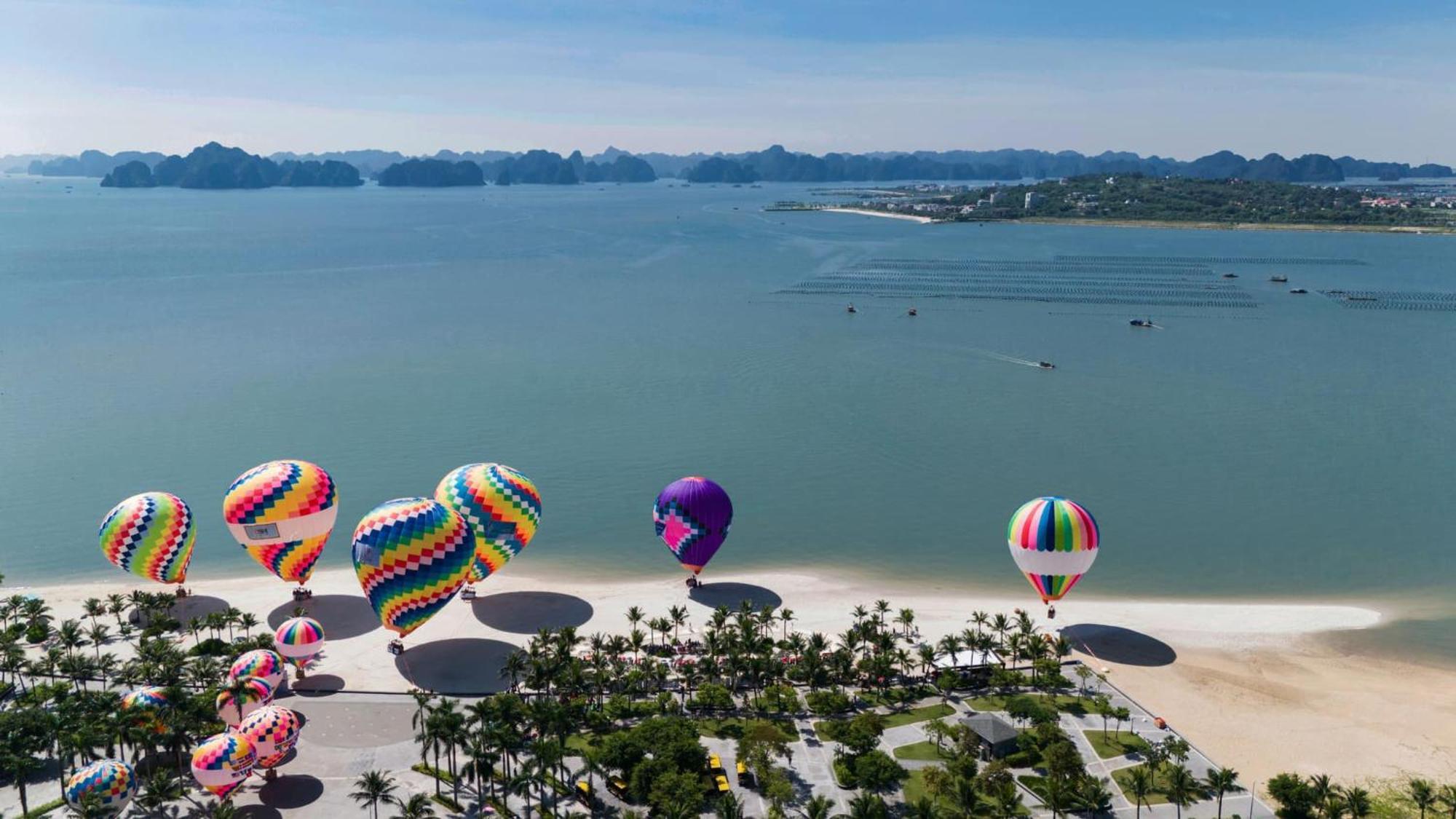 A La Carte Ha Long Apartment By The Beach Esterno foto
