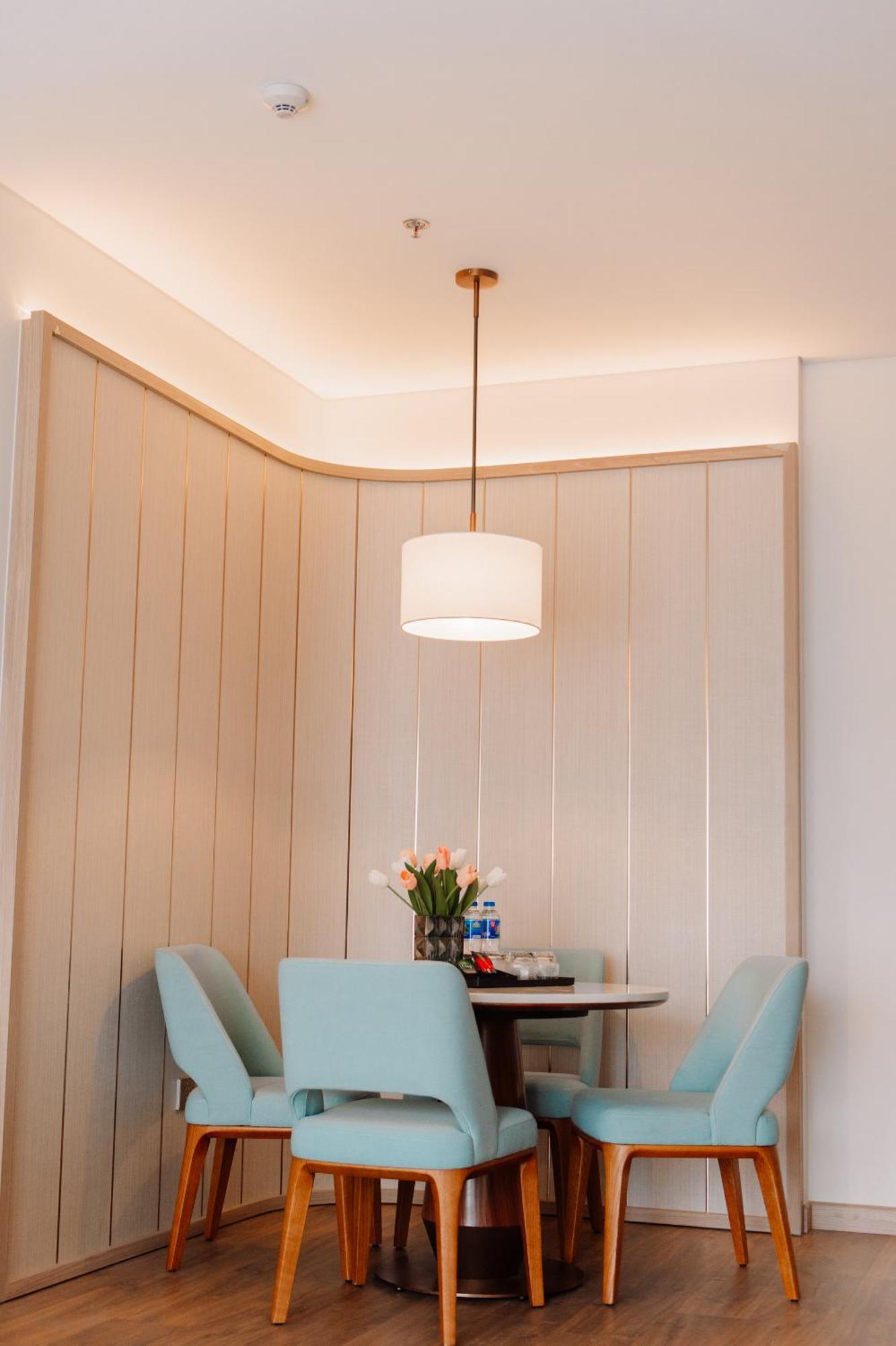 A La Carte Ha Long Apartment By The Beach Esterno foto
